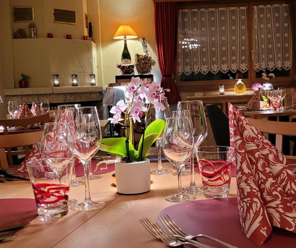 Reves Gourmands, Hotellerie & Gastronomie Vernayaz Bagian luar foto