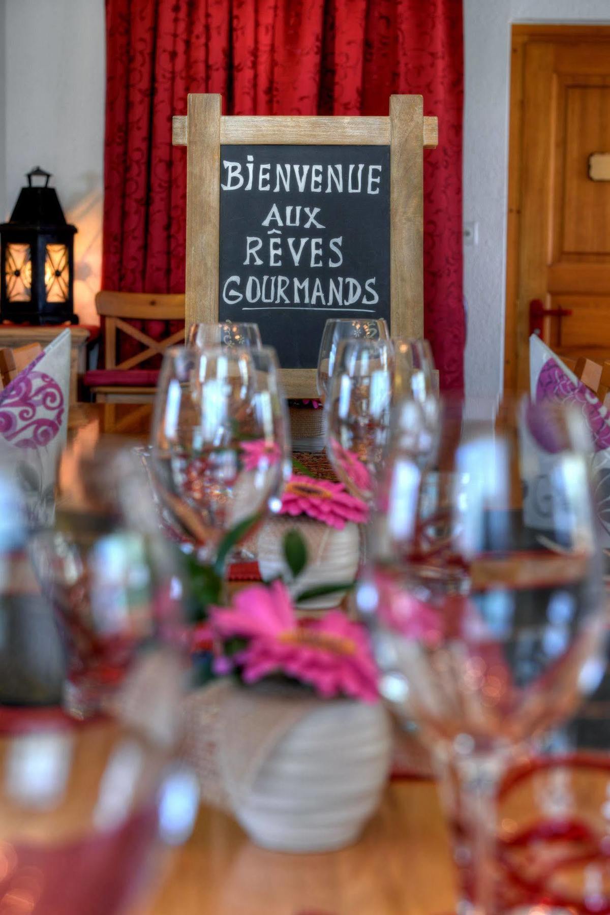 Reves Gourmands, Hotellerie & Gastronomie Vernayaz Bagian luar foto