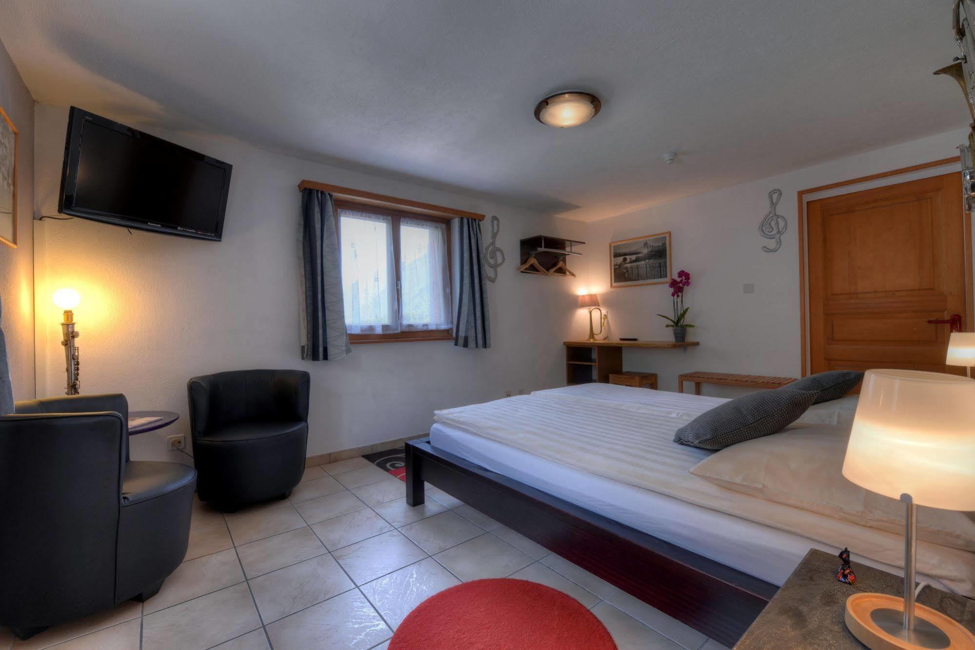 Reves Gourmands, Hotellerie & Gastronomie Vernayaz Bagian luar foto