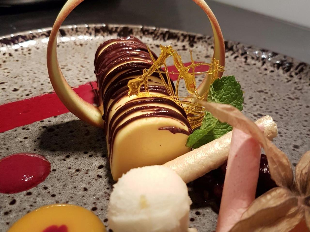Reves Gourmands, Hotellerie & Gastronomie Vernayaz Bagian luar foto